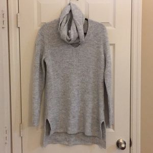 Liz Claiborne Sweater With Scarf